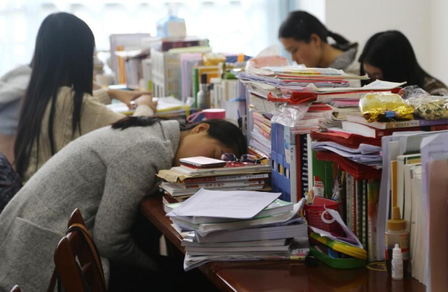 2023考研現場:165萬考生棄考,缺考率50%?!